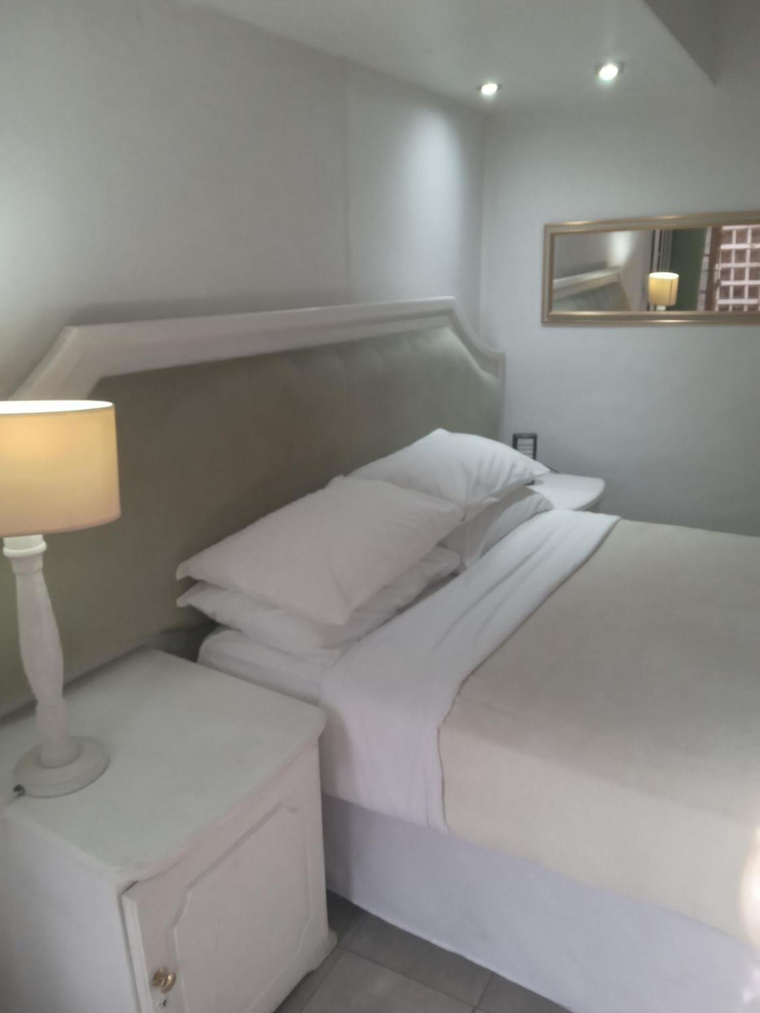 Emerald Guest House Springs Bagian luar foto