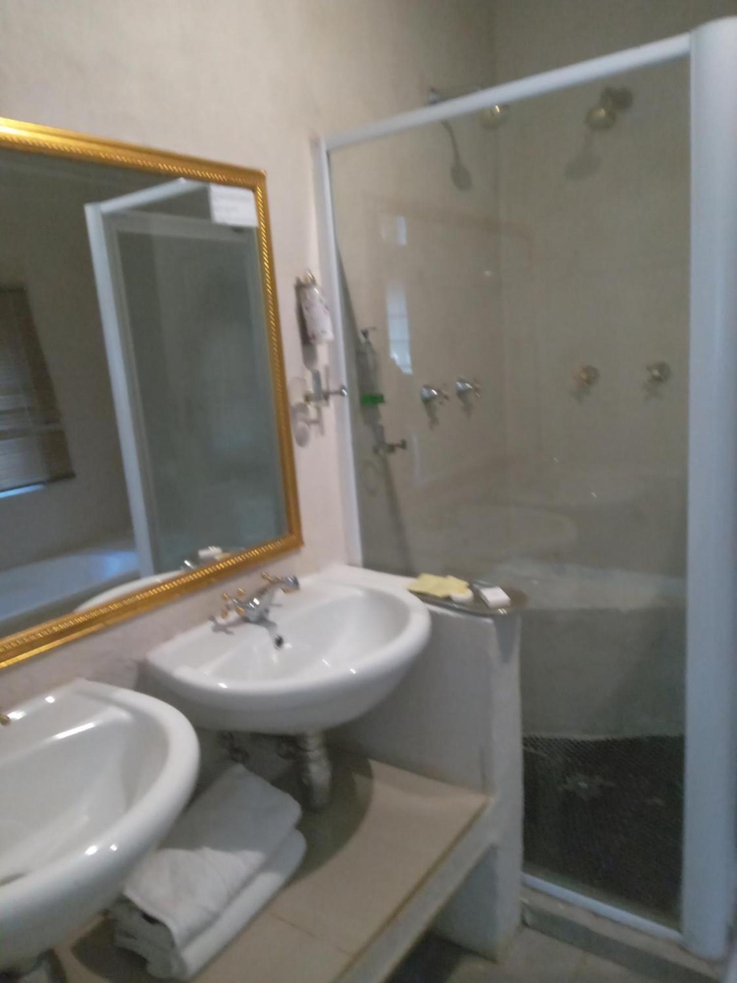 Emerald Guest House Springs Bagian luar foto